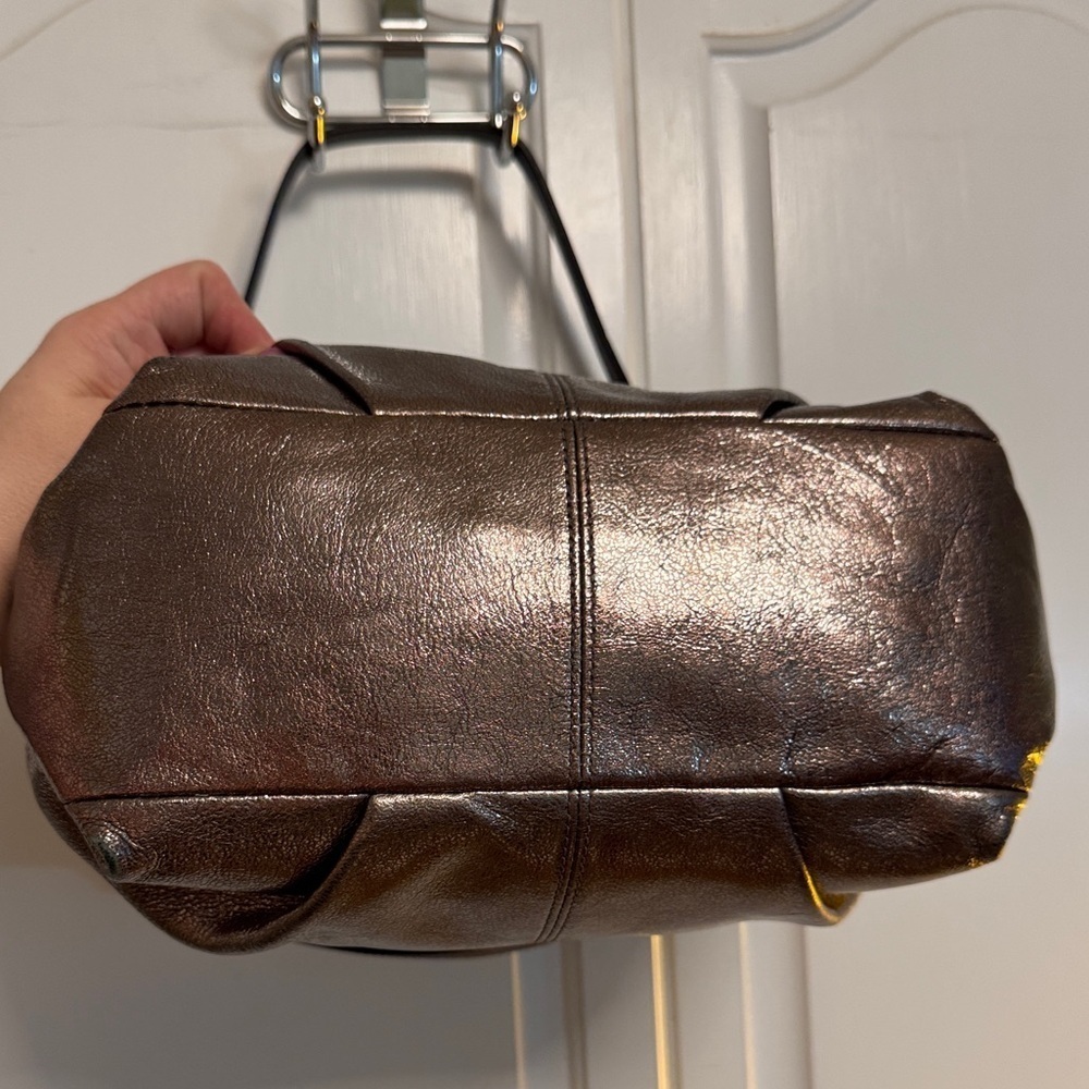 COACH ๐ฅ Brooke Leather Pewter Silver Metallic Hobo Bag Purse - Picture 4 of 9